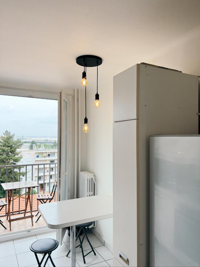 Appartement Spacieux Avec Balcon Saint-Fons Luaran gambar